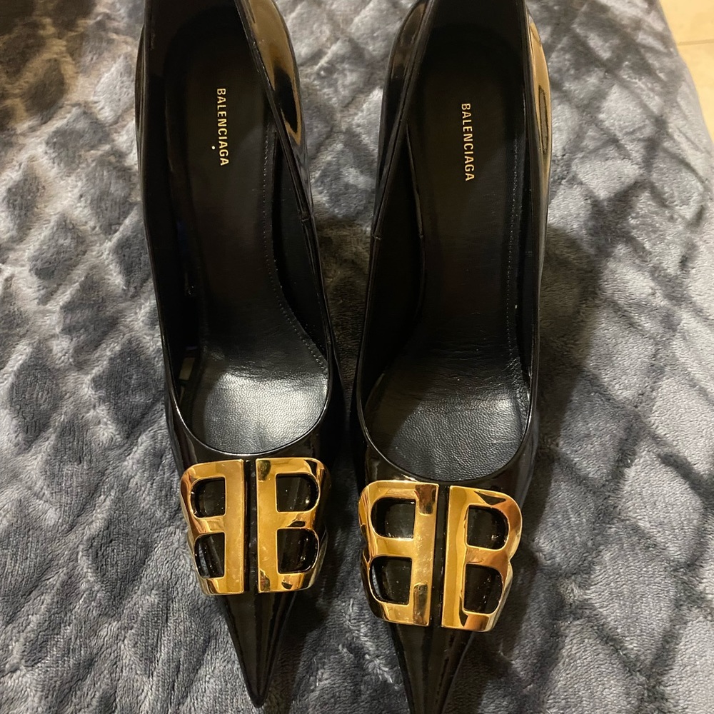 Black Patent Balenciago BB pumps in great good condition. I wore the shoes twice